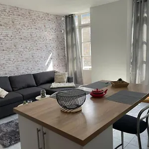 Dol De Bretagne : En Plein Centre Appartement